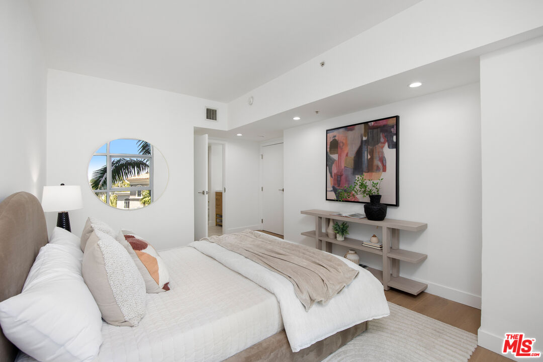 13700 Marina Pointe Dr Unit: 511