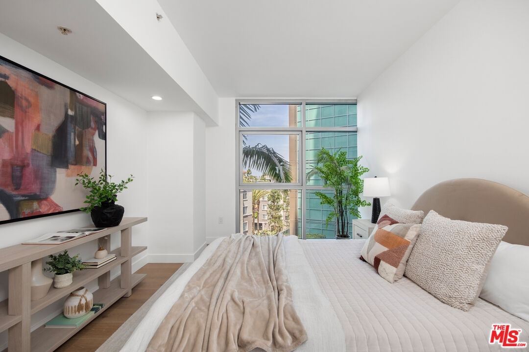 13700 Marina Pointe Dr Unit: 511