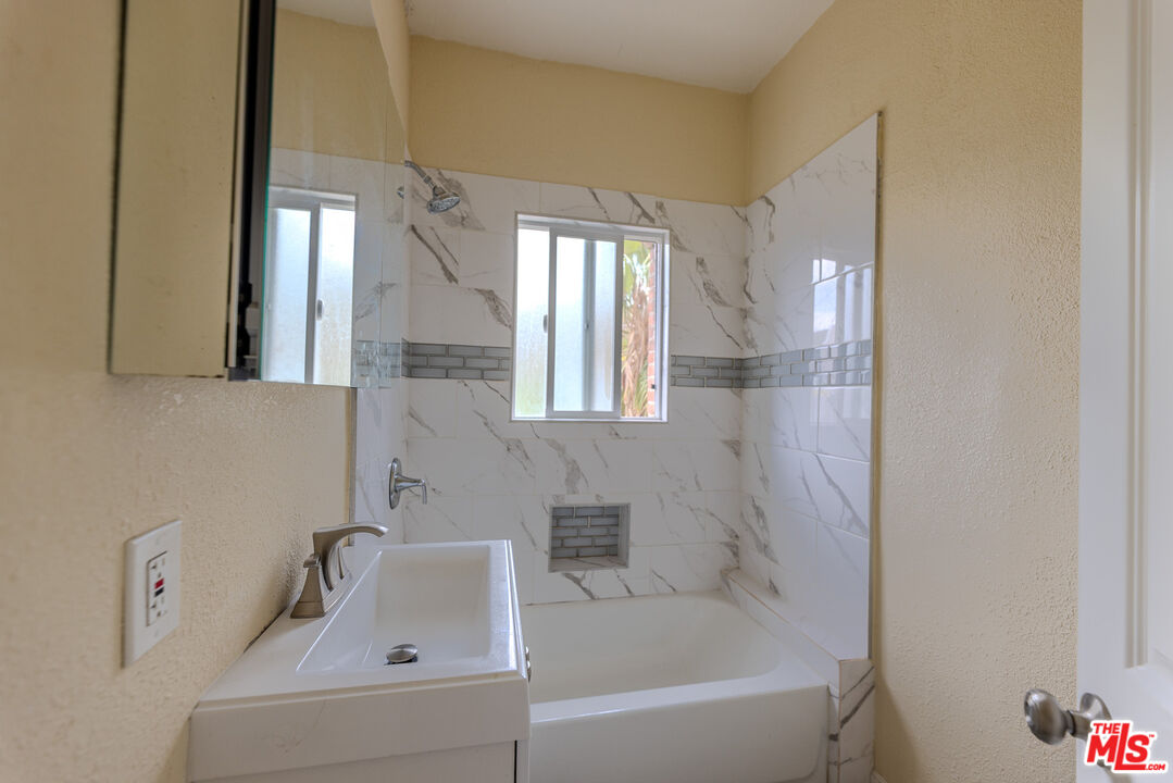 661 Shatto Pl Unit: 300