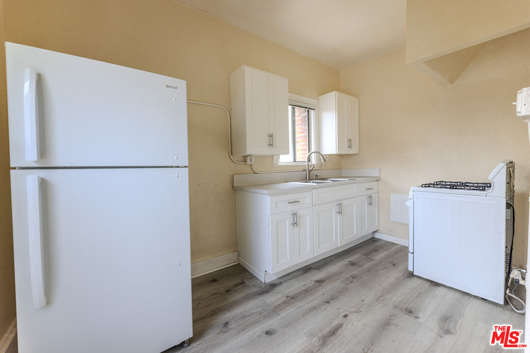 661 Shatto Pl Unit: 300