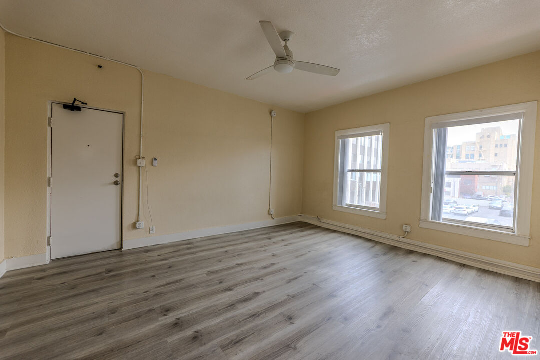 661 Shatto Pl Unit: 300