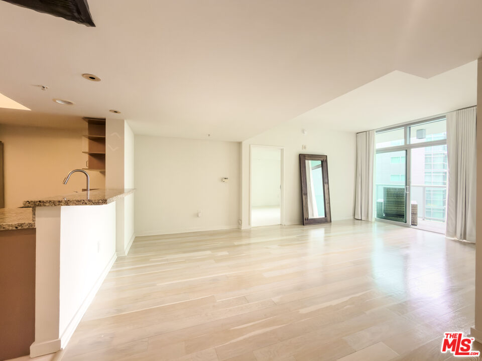 13700 Marina Pointe Dr Unit: 1626