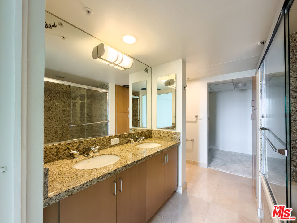 13700 Marina Pointe Dr Unit: 1626