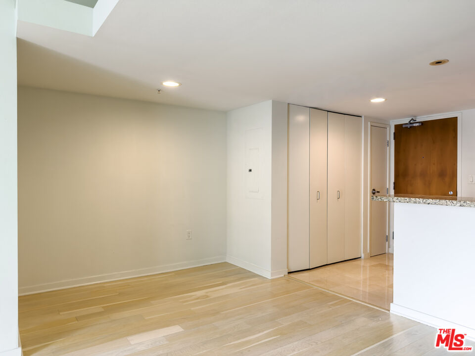 13700 Marina Pointe Dr Unit: 1626