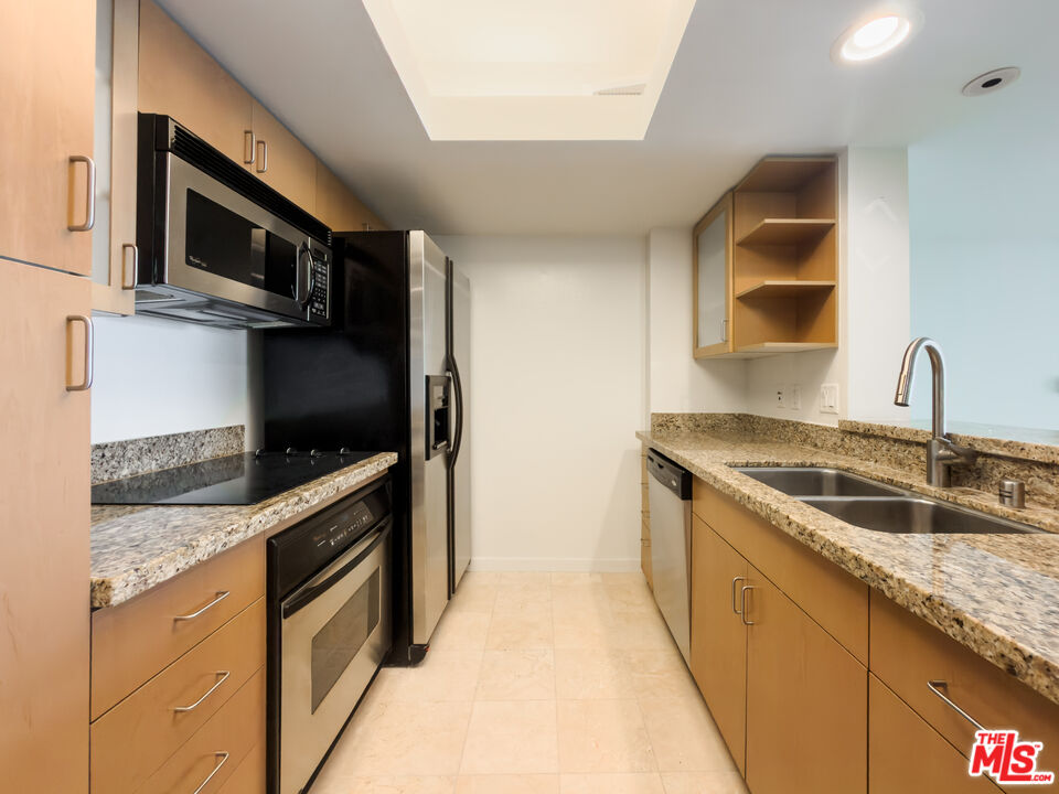 13700 Marina Pointe Dr Unit: 1626