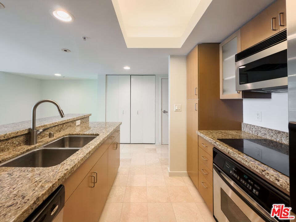 13700 Marina Pointe Dr Unit: 1626