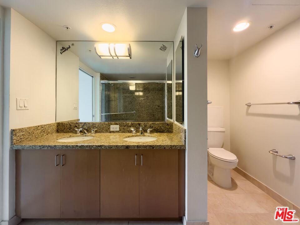 13700 Marina Pointe Dr Unit: 1626