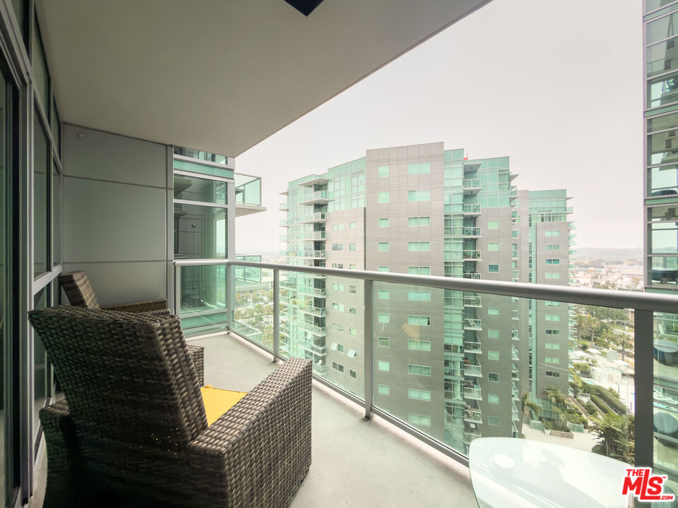 13700 Marina Pointe Dr Unit: 1626