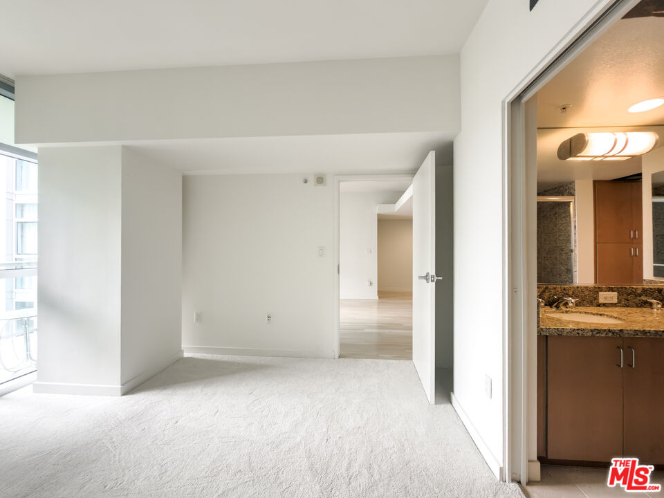 13700 Marina Pointe Dr Unit: 1626