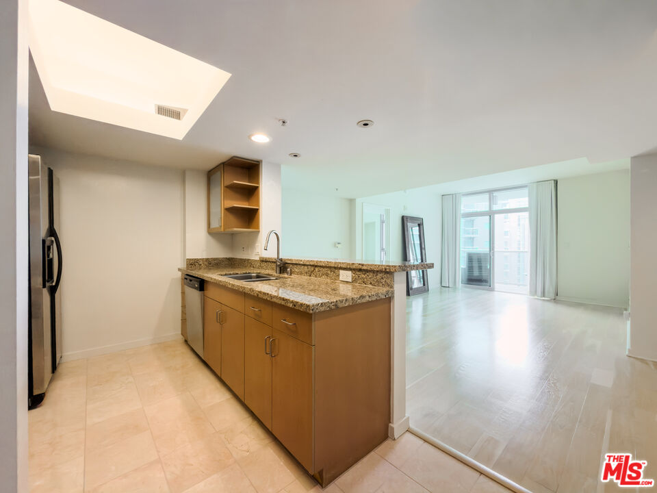 13700 Marina Pointe Dr Unit: 1626