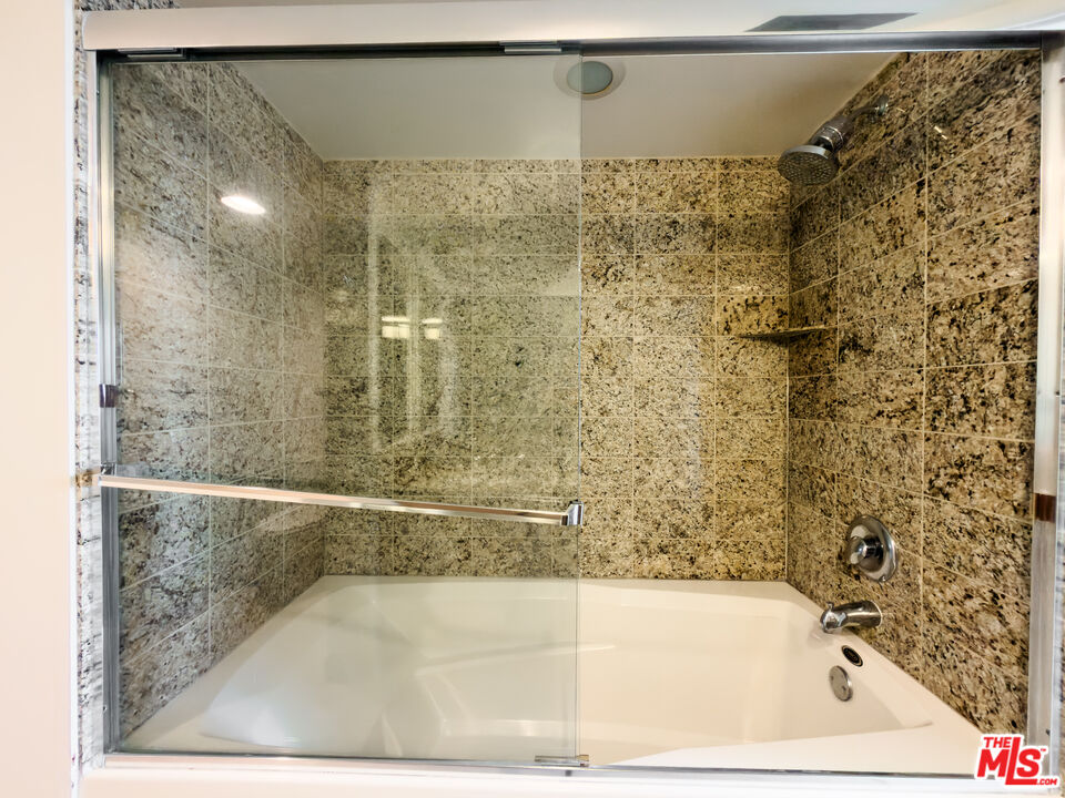 13700 Marina Pointe Dr Unit: 1626
