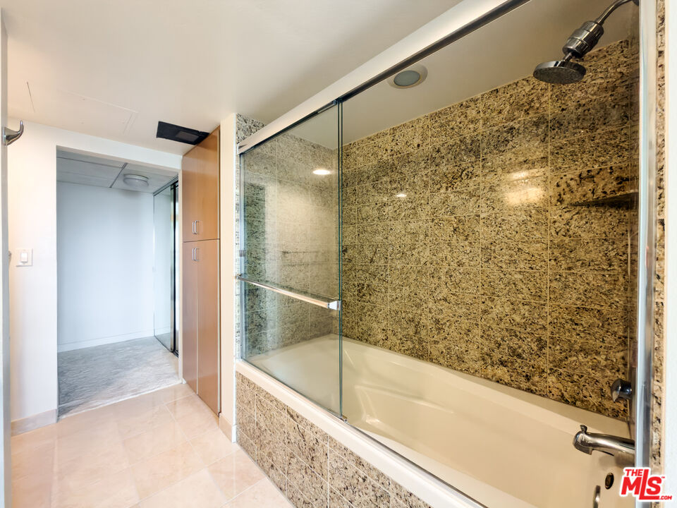 13700 Marina Pointe Dr Unit: 1626