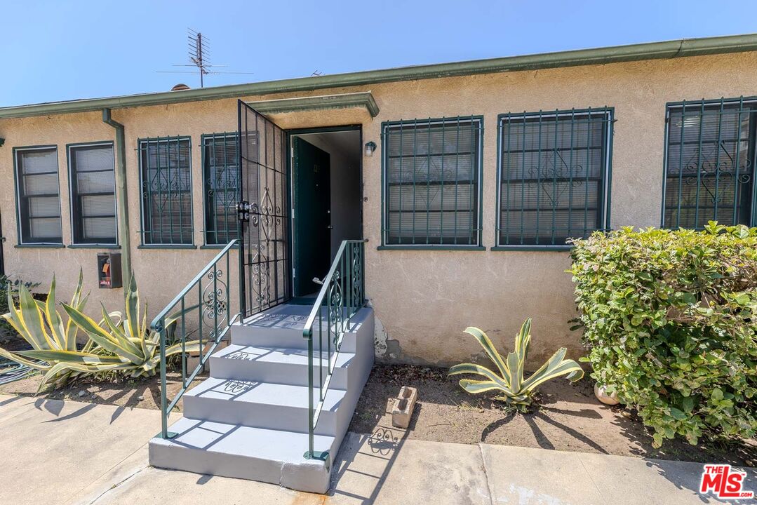 1940 S Robertson Blvd Unit: 10