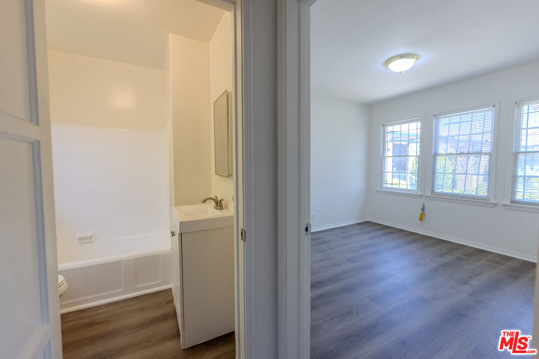1940 S Robertson Blvd Unit: 10