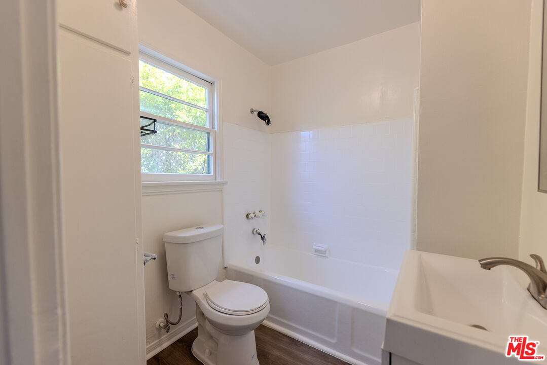 1940 S Robertson Blvd Unit: 10