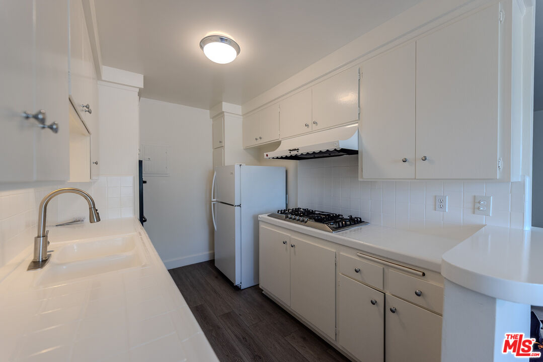 1930 S Robertson Blvd Unit: 7