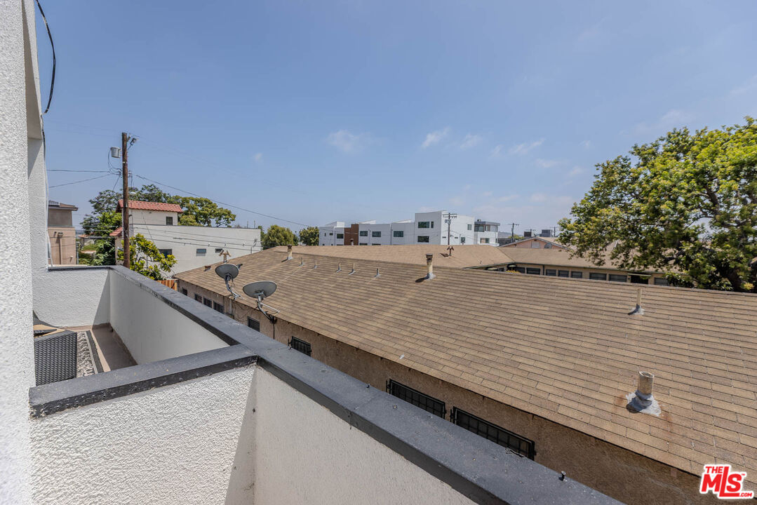 1930 S Robertson Blvd Unit: 7