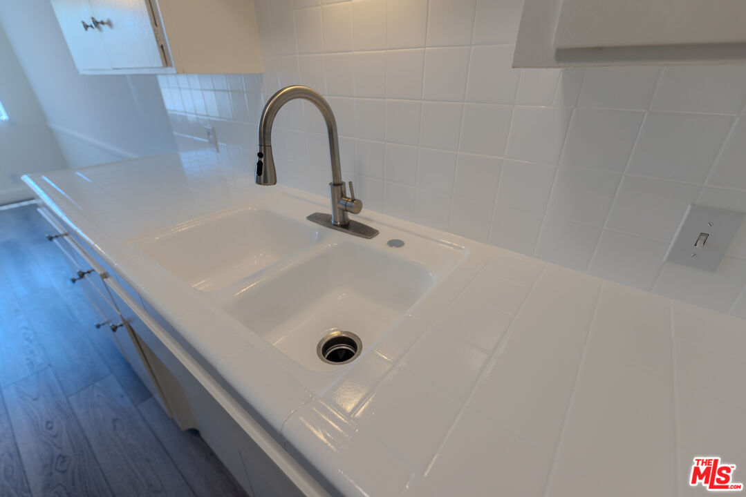 1930 S Robertson Blvd Unit: 7