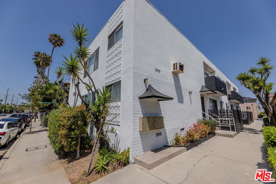 1930 S Robertson Blvd Unit: 7