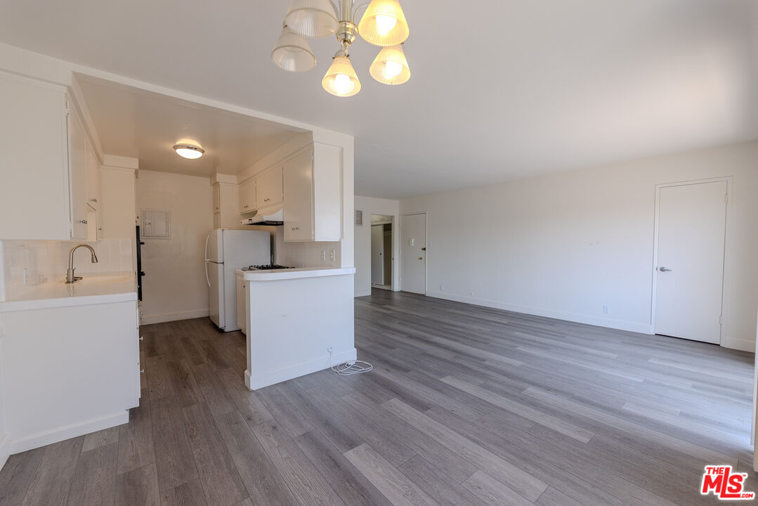 1930 S Robertson Blvd Unit: 7