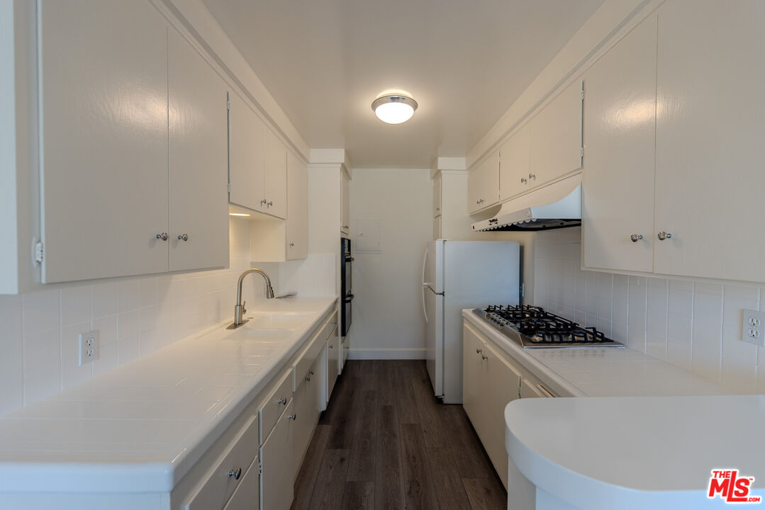 1930 S Robertson Blvd Unit: 7
