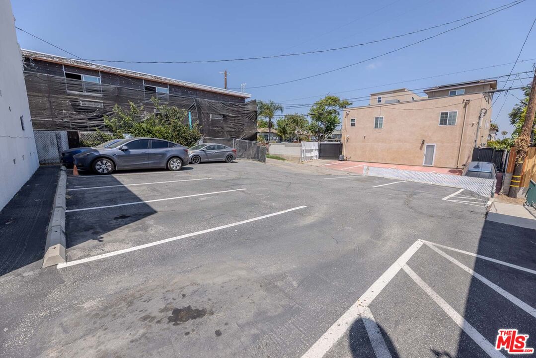1930 S Robertson Blvd Unit: 7