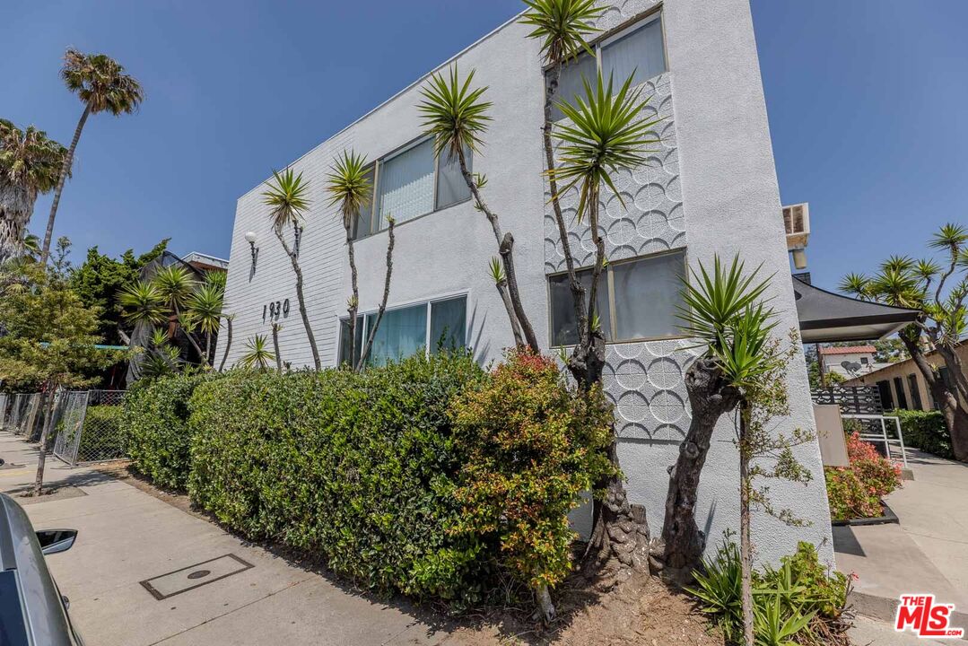 1930 S Robertson Blvd Unit: 7