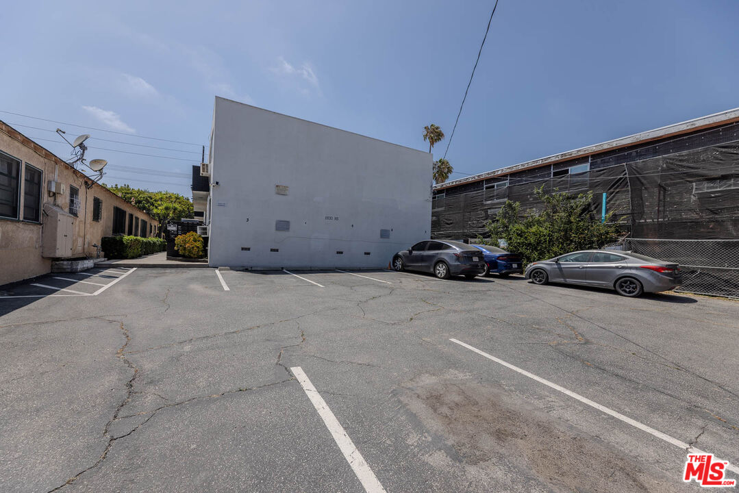 1930 S Robertson Blvd Unit: 7