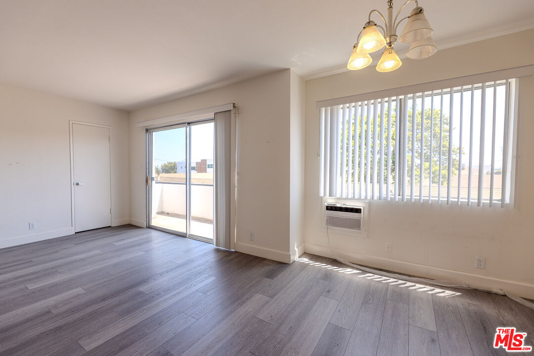 1930 S Robertson Blvd Unit: 7