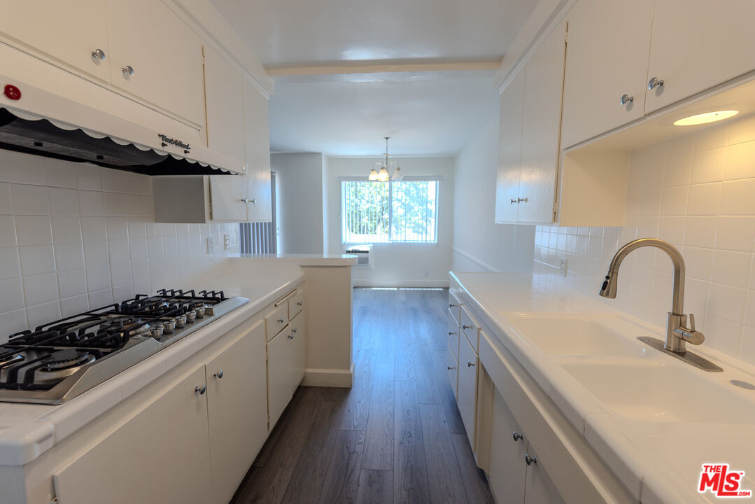1930 S Robertson Blvd Unit: 7
