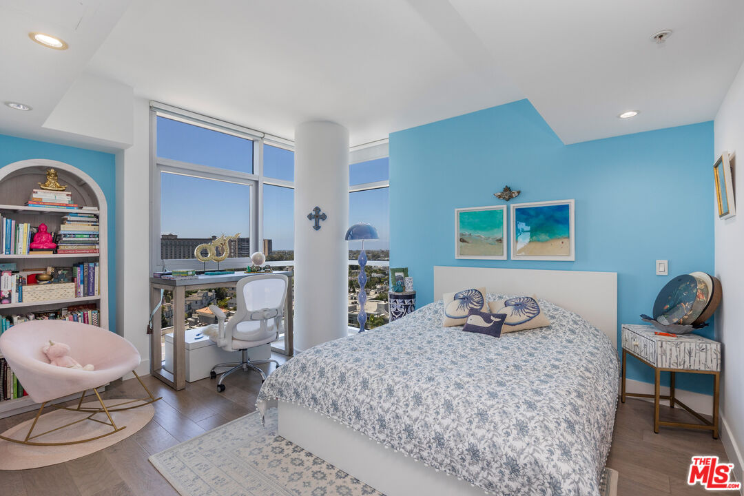 13700 MARINA POINTE DR Unit: 1016