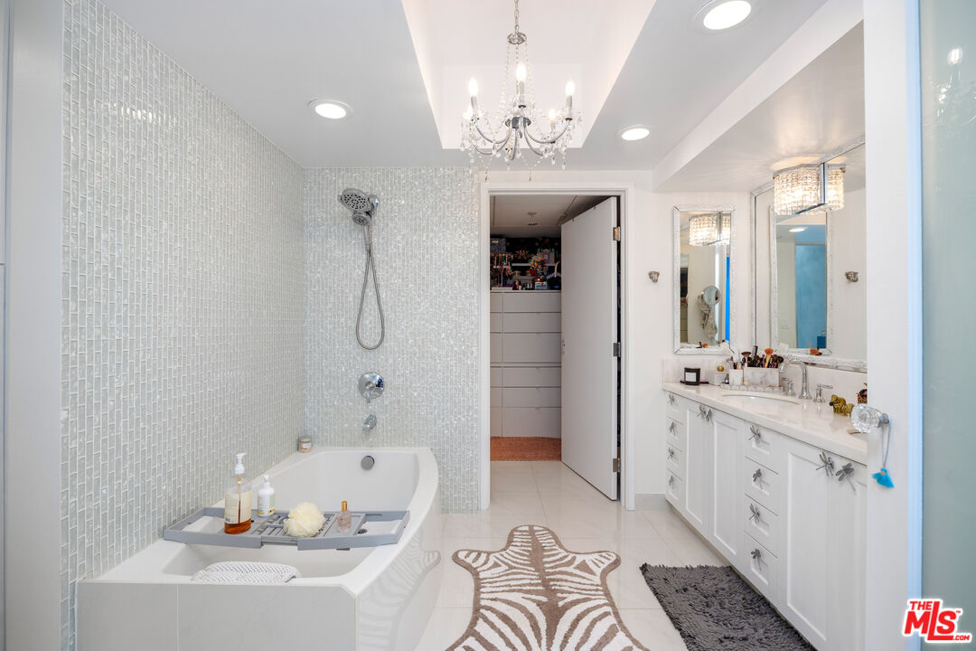 13700 MARINA POINTE DR Unit: 1016