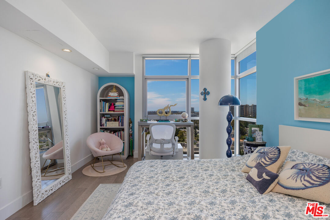 13700 MARINA POINTE DR Unit: 1016