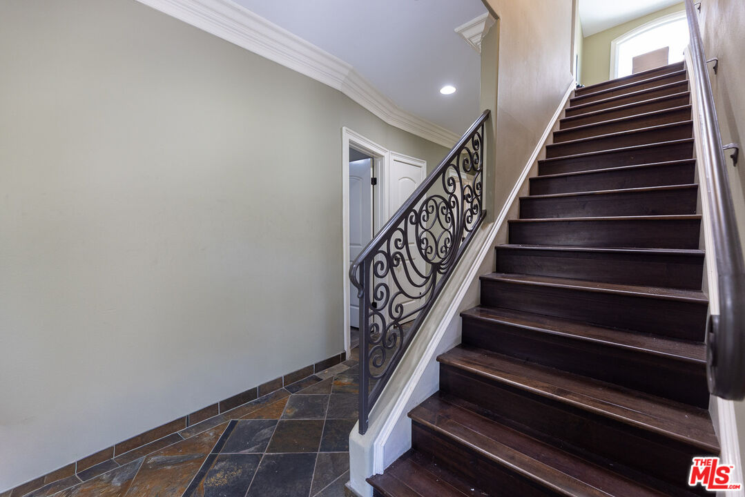 1912 Vanderbilt Ln Unit: C