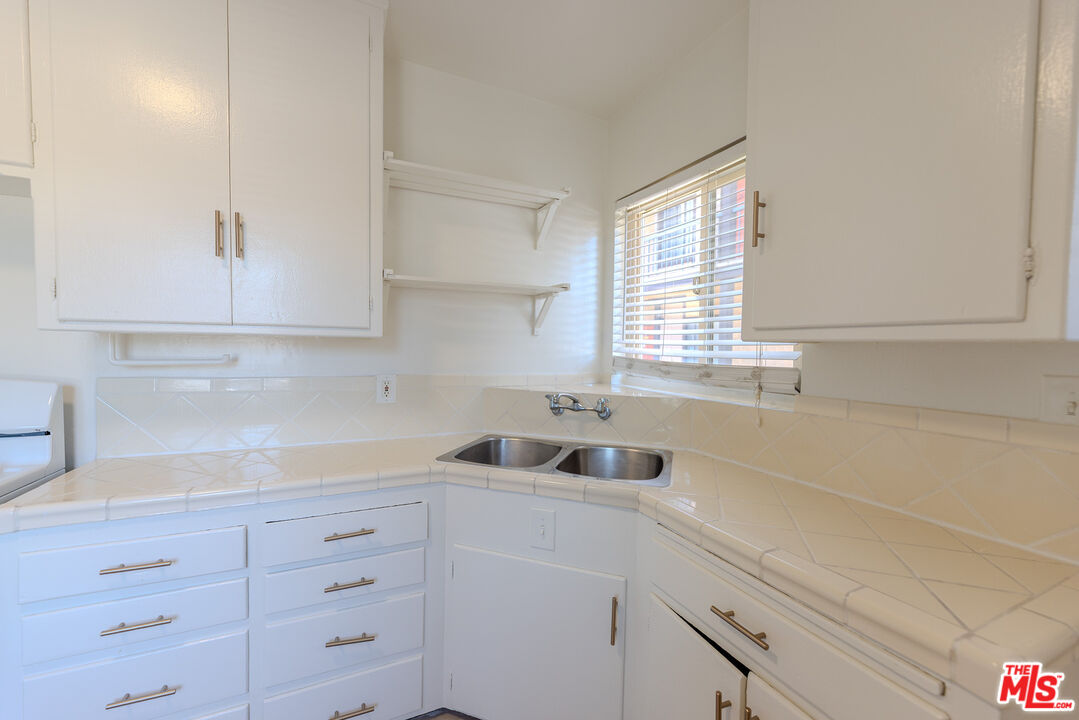233 E Alameda Ave Unit: A