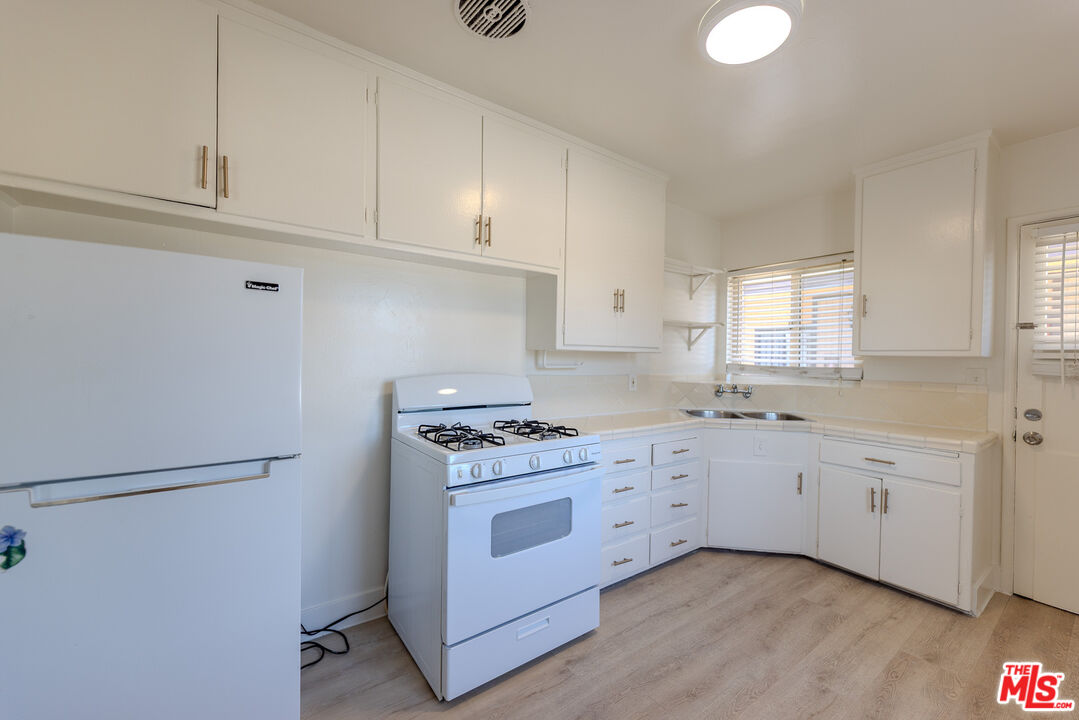 233 E Alameda Ave Unit: A
