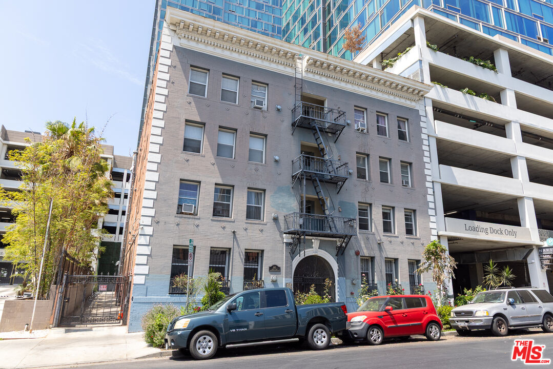 661 Shatto Pl Unit: 301