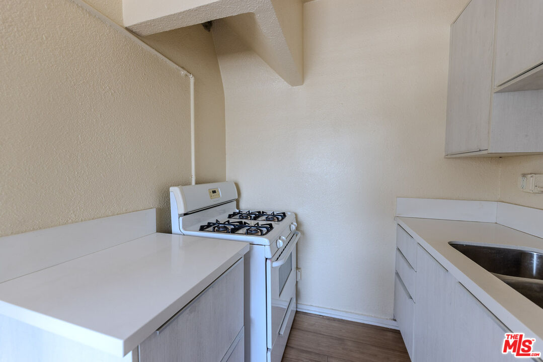 661 Shatto Pl Unit: 301
