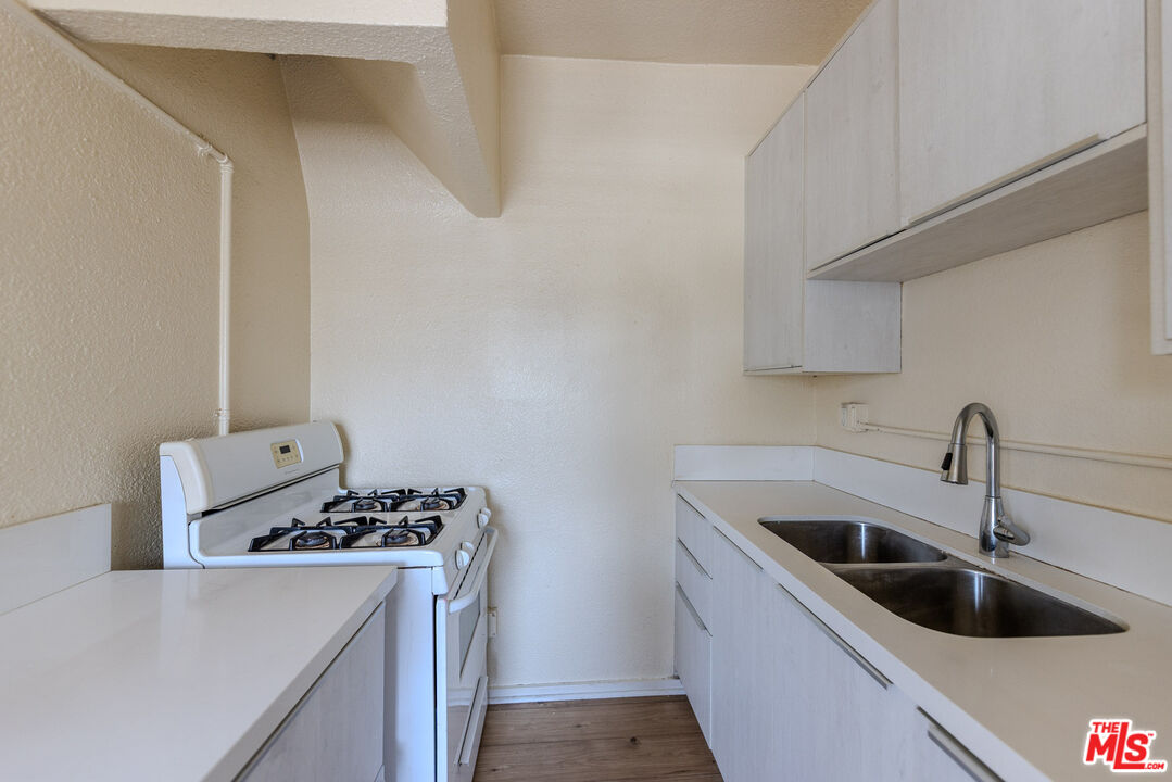 661 Shatto Pl Unit: 301