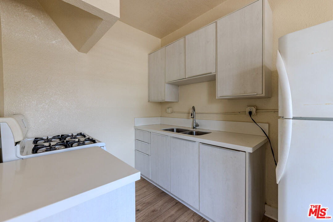 661 Shatto Pl Unit: 301