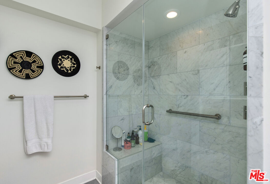 13600 MARINA POINTE DR Unit: 812