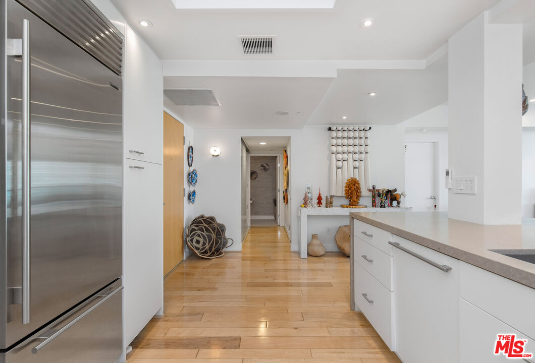 13600 MARINA POINTE DR Unit: 812