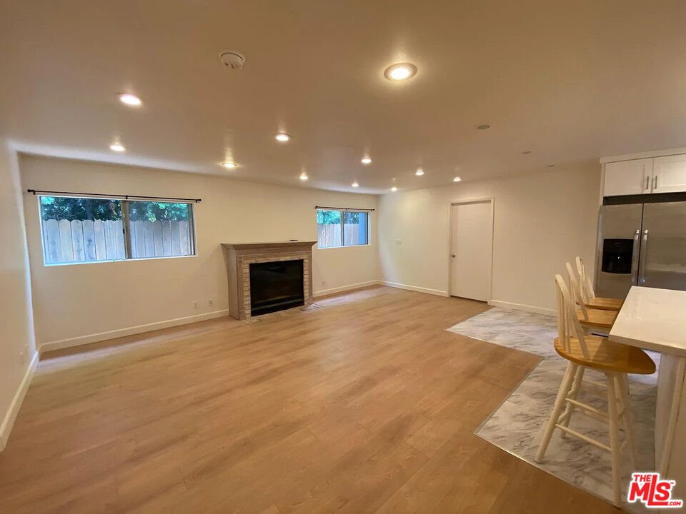 837 Sunset Ave