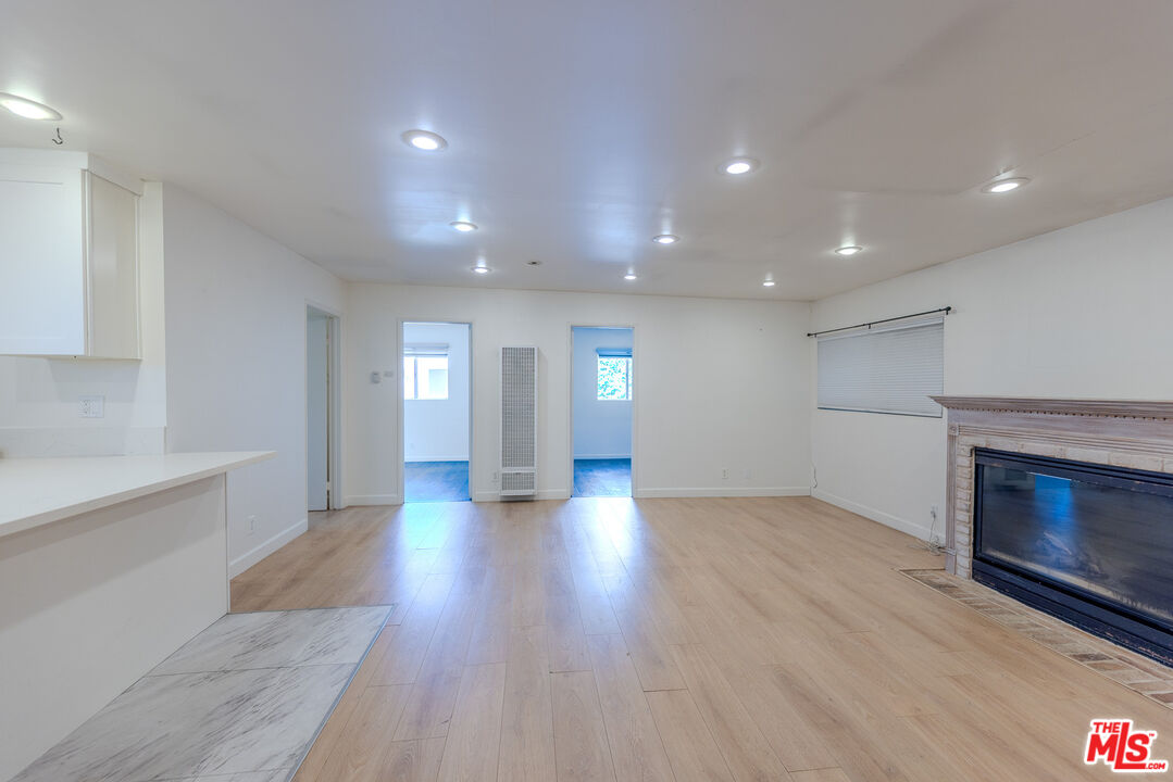 837 Sunset Ave