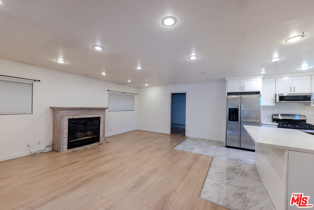 837 Sunset Ave