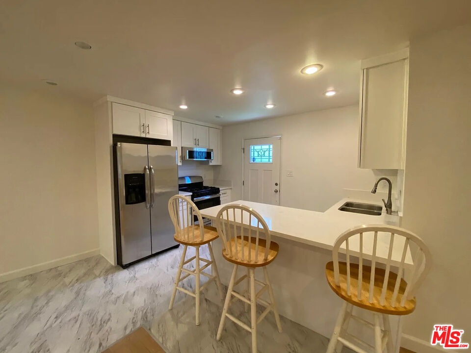 837 Sunset Ave
