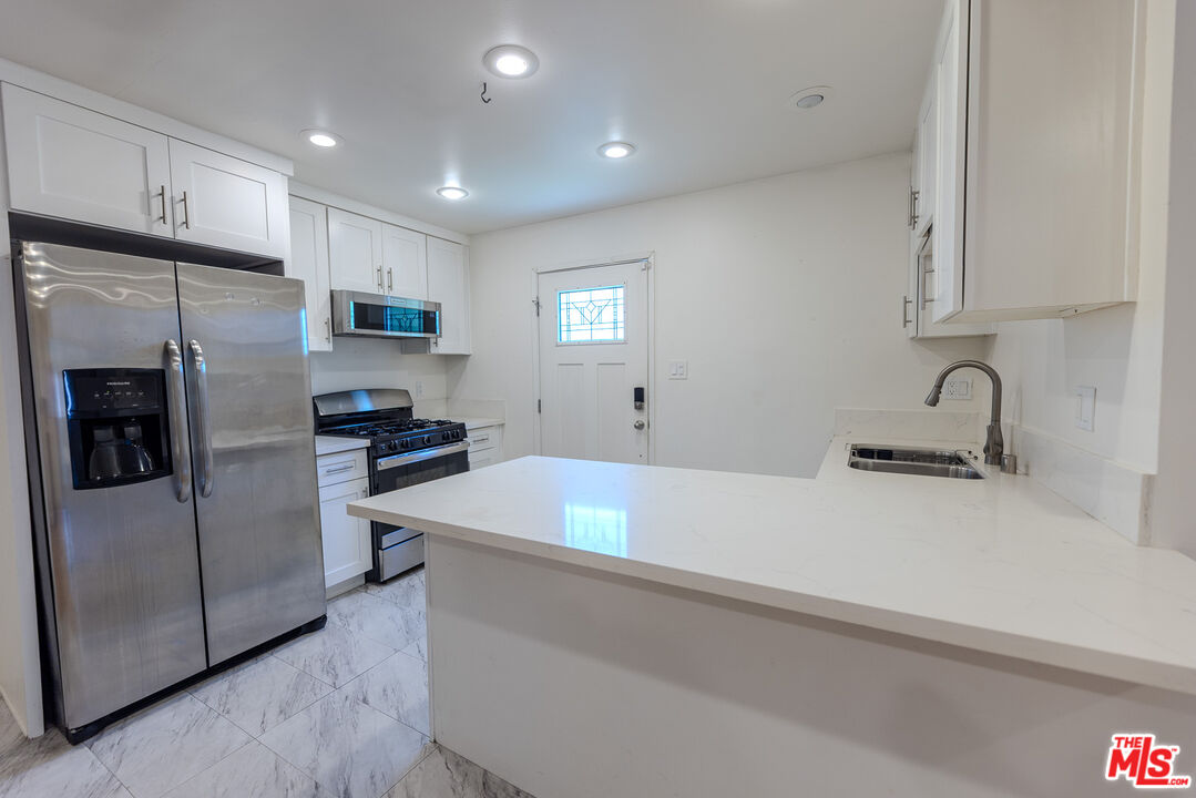 837 Sunset Ave