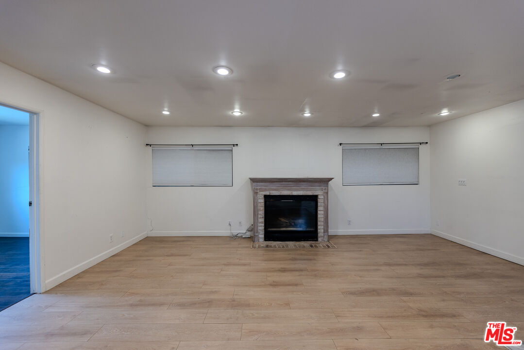 837 Sunset Ave