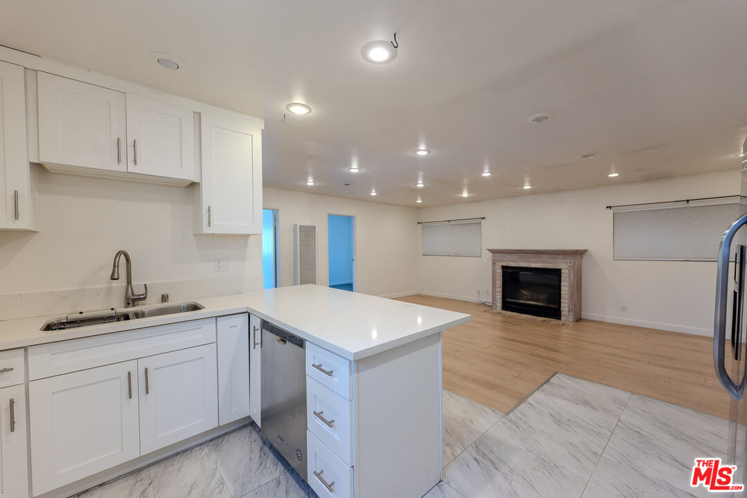 837 Sunset Ave