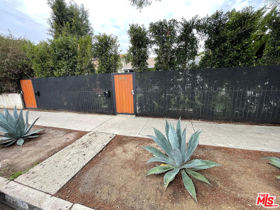 837 Sunset Ave